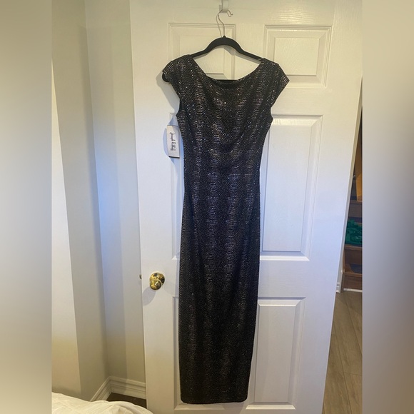 Joseph Ribkoff Black & Silver Metallic Maxi Gown – Size 10 – Made in Canada - Picture 8 of 10